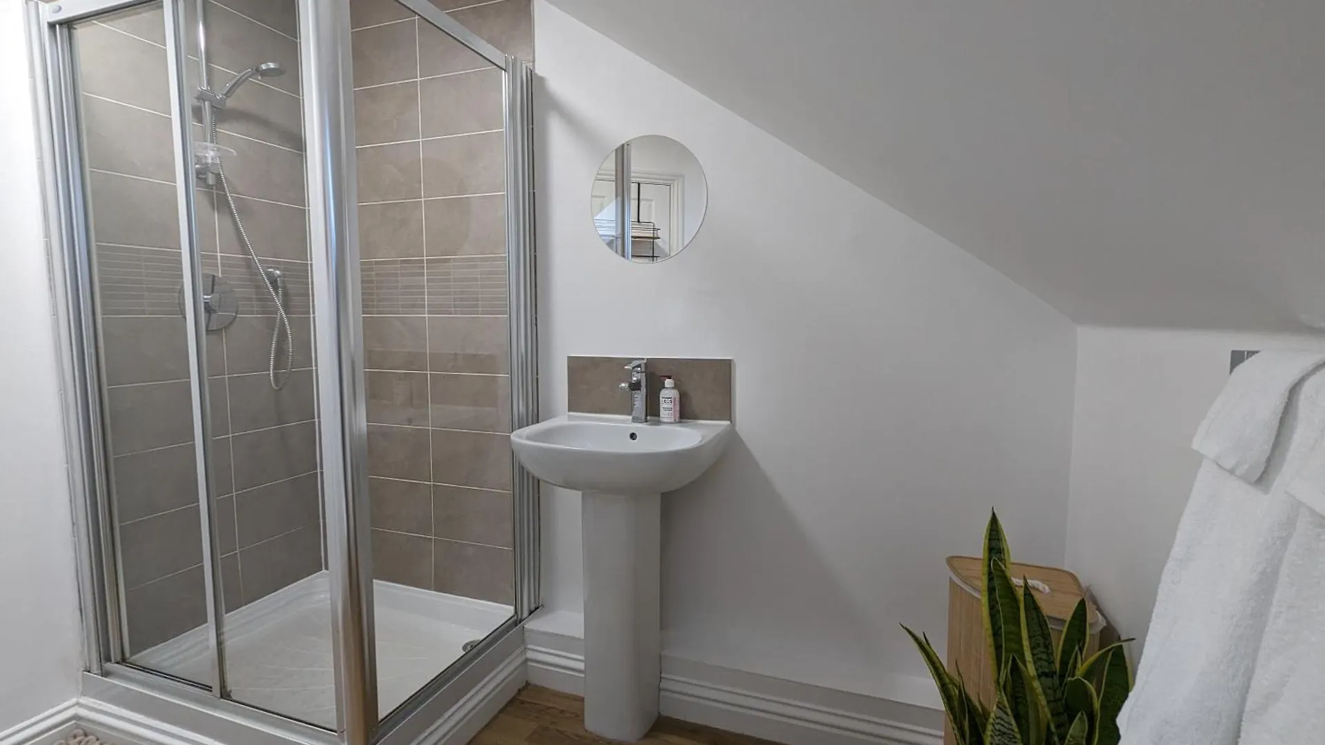 Stunning Super Kingsize Room - Cheltenham Festival Homestay